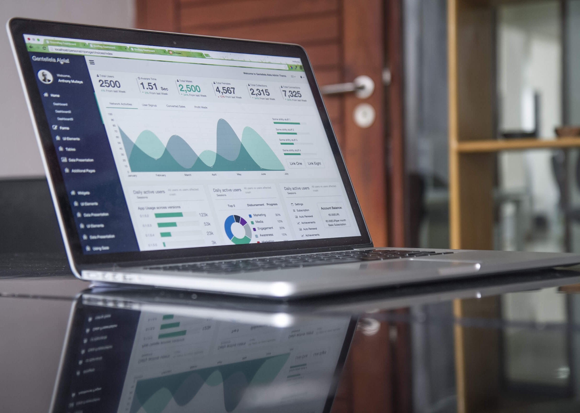 seo-report-on-laptop